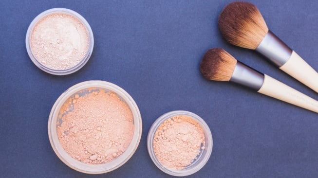 6 Bedak Tabur Ajaib: Efek Blur Sempurna, Pori-pori Hilang, Wajah Mulus Maksimal!