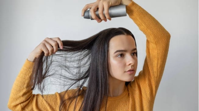 6 Dry Shampoo Terbaik < Rp100.000: Rambut Segar, Bebas Lepek Seharian!