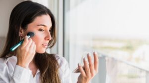 7 Bedak Ajaib: Tahan Keringat, Riasan Flawless, Kulit Sempurna!