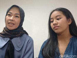 Alya Rohali: Putri Tersayang Raih Double Degree UI, Inspiratif!