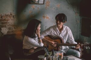 Bucin: Cinta Sejati atau Hubungan yang Beracun?