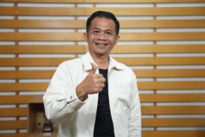 Bupati Purwakarta Dicium Warga Saat Tertibkan Bangunan Liar