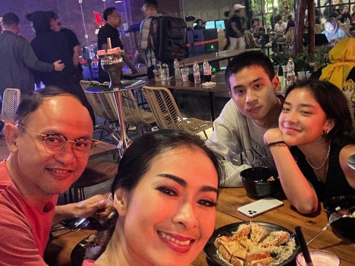Dukungan Devano Dan Baila: Kisah Sukses Keluarga Iis Dahlia