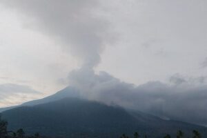 Erupsi Gunung Lewotobi: 25 Penerbangan Wings Air Batal