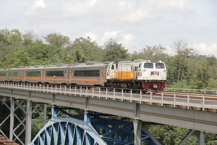 Flash Sale KAI: Tiket Kereta Jauh Rp100 Ribu, Buruan!