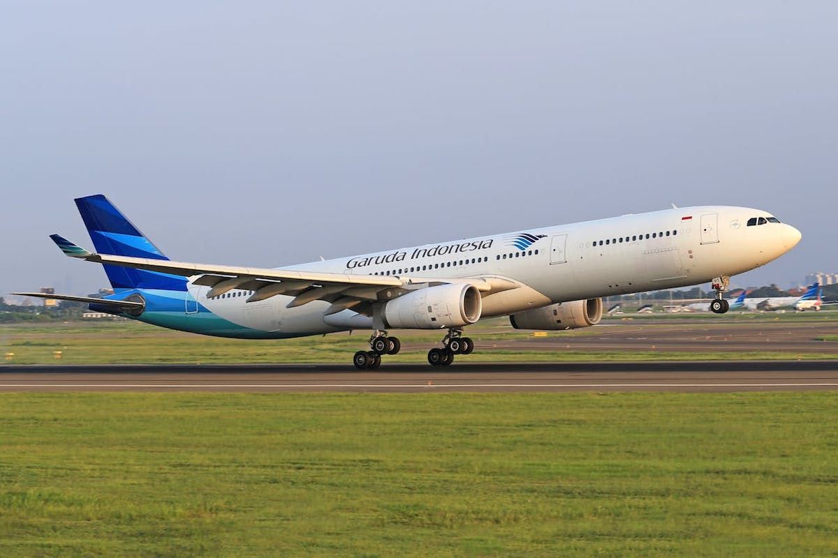 Garuda Indonesia Masuk 10 Maskapai Terbaik Dunia 2025?