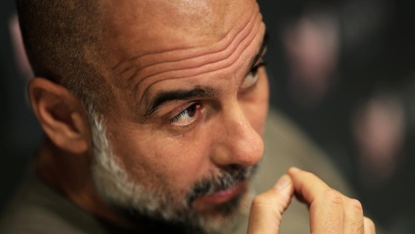 Guardiola Raih Gelar Doktor Kehormatan: Prestasi Luar Biasa Manajer Top