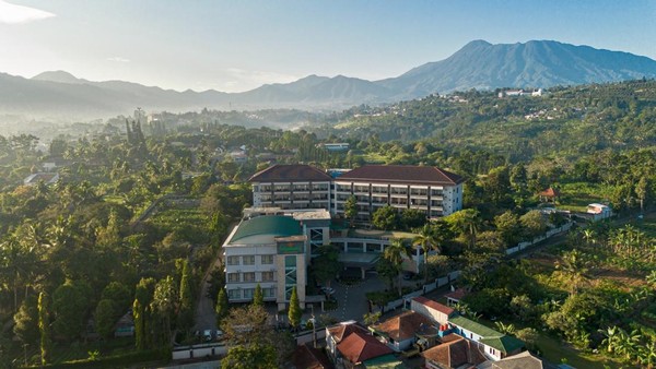 Hotel Puncak Raup Untung Besar: Musim Haji, Turis Arab Saudi
