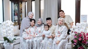Ibunda Ayu Ting Ting Sakit, Lewatkan Salat Idul Adha?