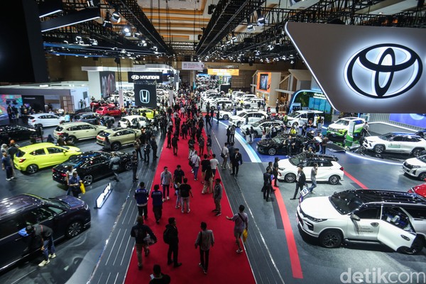 Industri Otomotif Terpuruk: Butuh Uluran Tangan Pemerintah Sekarang