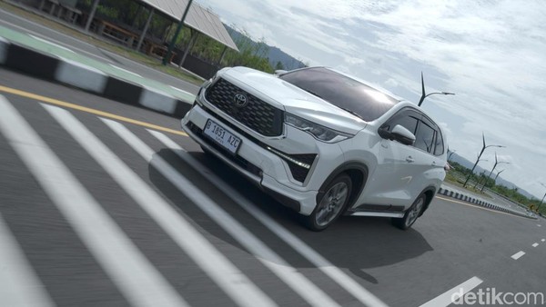 Innova Tak Tergoyahkan? 20 Mobil Terlaris Mei 2025 di Indonesia