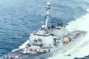 Kapal Induk AS Hilangkan Radar: Misi Rahasia Timur Tengah?