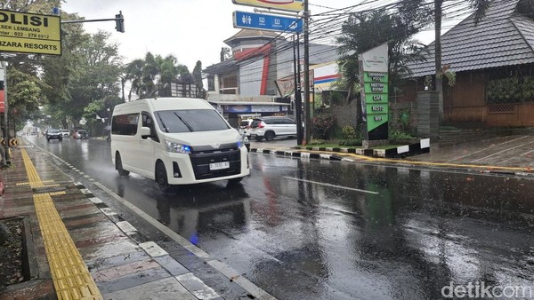 Libur Panjang Sepi? Hujan Deras Hantam Wisata Lembang