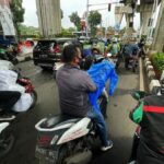 Parkir Motor Bawah Jembatan? Tilang Mengintai, Hati-hati!