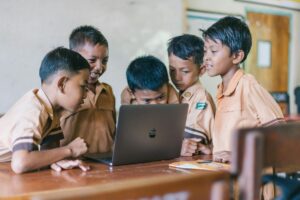 Pendidikan Dasar Gratis 2025: Mimpi atau Kegagalan Negara?