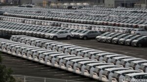 Penjualan Mobil Indonesia Anjlok? Prediksi Mengejutkan 2024!