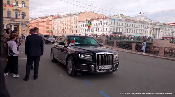 Prabowo Naik Limosin Mewah Rusia: Kemewahan di St. Petersburg