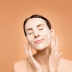 Rahasia Kulit Glowing: 5 Tips Atasi Kulit Kering Kusam