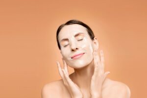Rahasia Kulit Glowing: 5 Tips Atasi Kulit Kering Kusam
