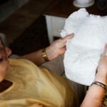 Rahasia Mengganti Popok Lansia: Panduan Dokter & Frekuensi Ideal