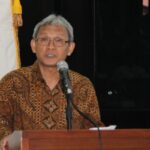Revisi Sejarah: Panduan Edukatif Tim Ahli Sejarah Terpercaya
