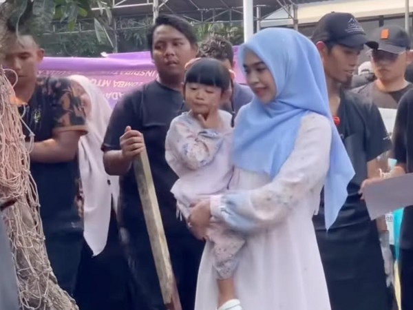 Ria Ricis Kurban 5 Sapi 20 Kambing: Amal Jariyah Akhirat