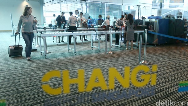Singapura: Ratusan Turis Ditangkap, Apa Penyebabnya?