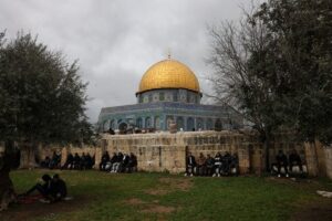 WNI Selamat! Evakuasi 42 Peziarah Iran-Israel Lewat Yordania