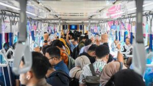 Wajib Naik Transportasi Umum Rabu? Aturan Baru Karyawan Swasta