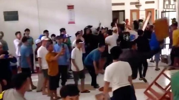 Aksi Kejam! Ibadah Sukabumi Dibubarkan, Warga Rusak Bangunan