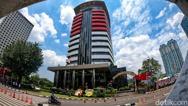 KPK Bongkar Kasus Korupsi: Rumah Kadis PUPR Sumut Digeledah