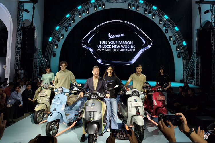 Vespa Primavera terbaru, Vespa Sprint terbaru