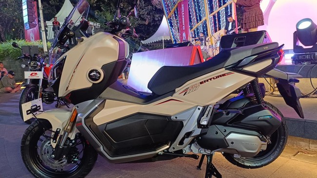 Motor terbaru QJMotor hadir di harga Rp30 jutaan, menawarkan desain sporty, fitur lengkap, dan cocok untuk anak muda serta penggunaan harian.