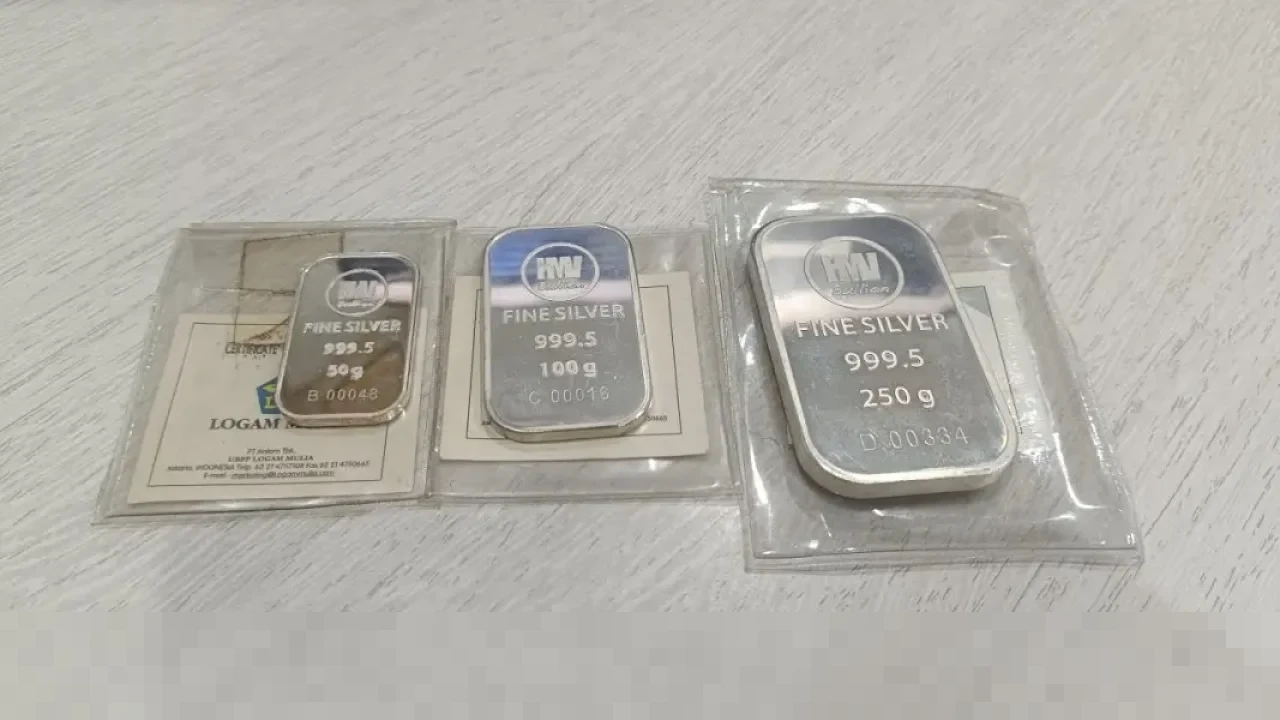 Harga perak Antam per 3 April 2026 turun ke Rp 46.550 per gram. Simak penyebab penurunan, tren pasar global, dan peluang investasi perak sebagai alternatif emas.