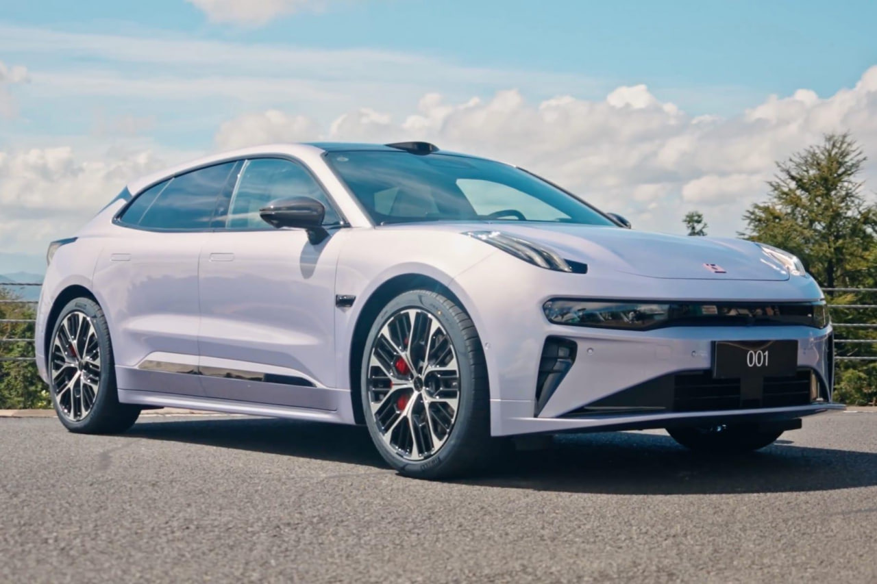 Zeekr 001 5th Anniversary Edition Meluncur